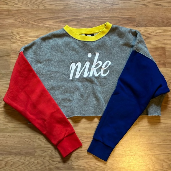 Nike Sweaters - Nike Women’s Retro Cropped Sweater, Size M